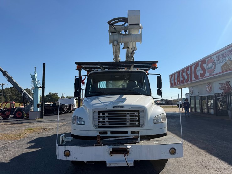 2014-freightliner-m2-106-image-2