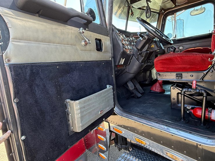2000-peterbilt-379-image-12