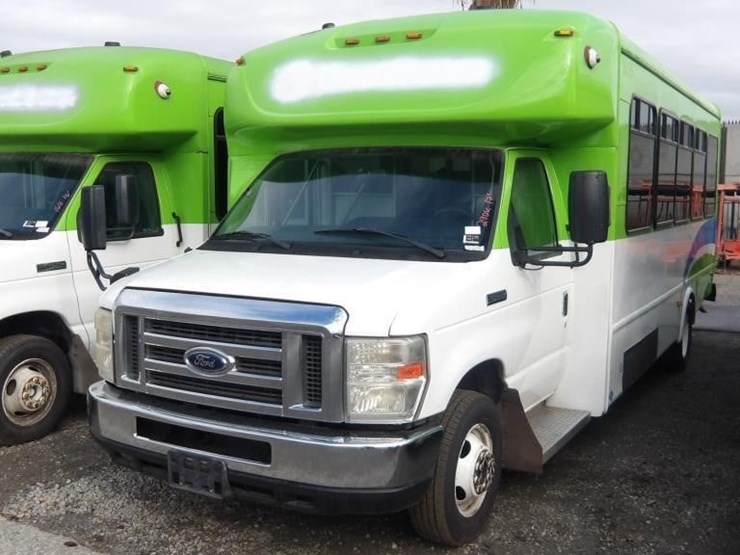 2017-ford-e450-image-1
