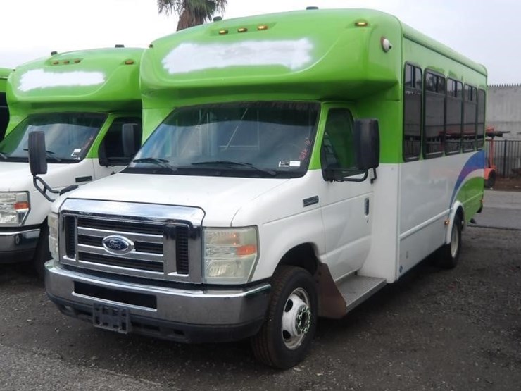 2016-ford-e450-image-1