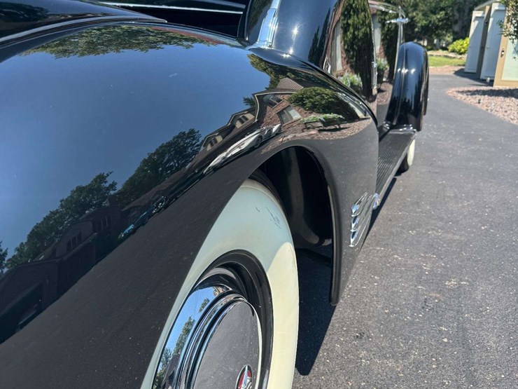 1939-cadillac-series-90-v-16-convertible-coupe-image-12