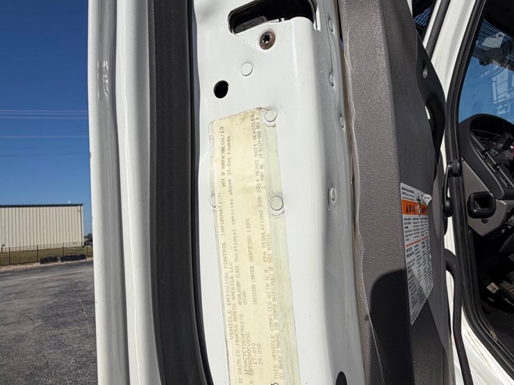 2014-freightliner-m2-106-image-67