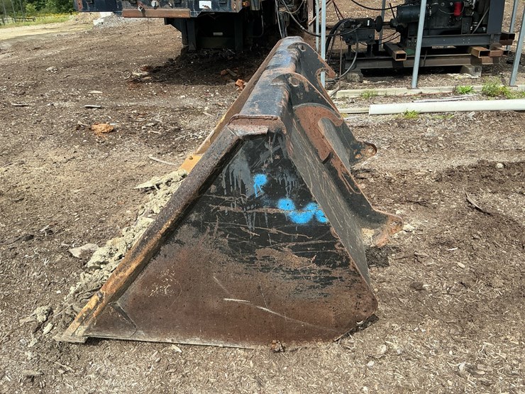 #325-•-loader-bucket-attachment-image-2