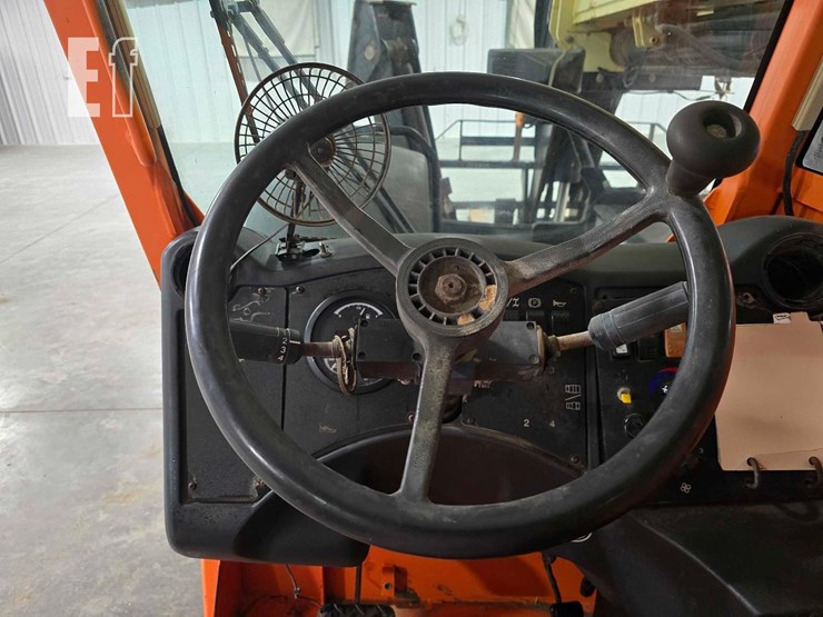 2014-jlg-g12-55a-image-14