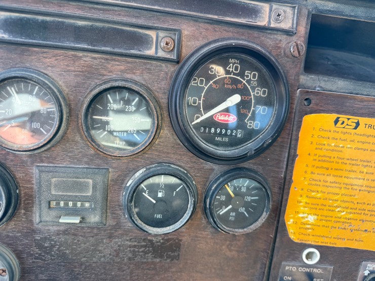 1990-peterbilt-357-image-24