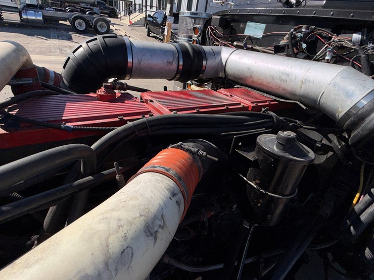2000-peterbilt-379-image-21