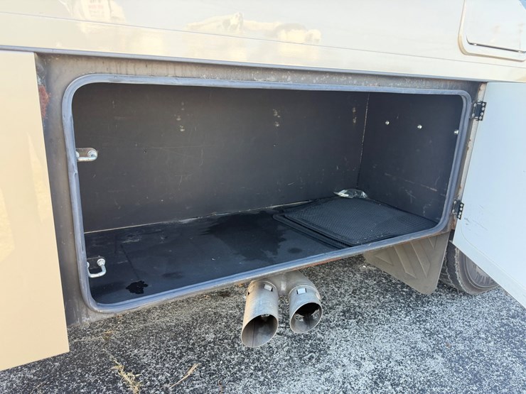 2018-ford-f550-image-12