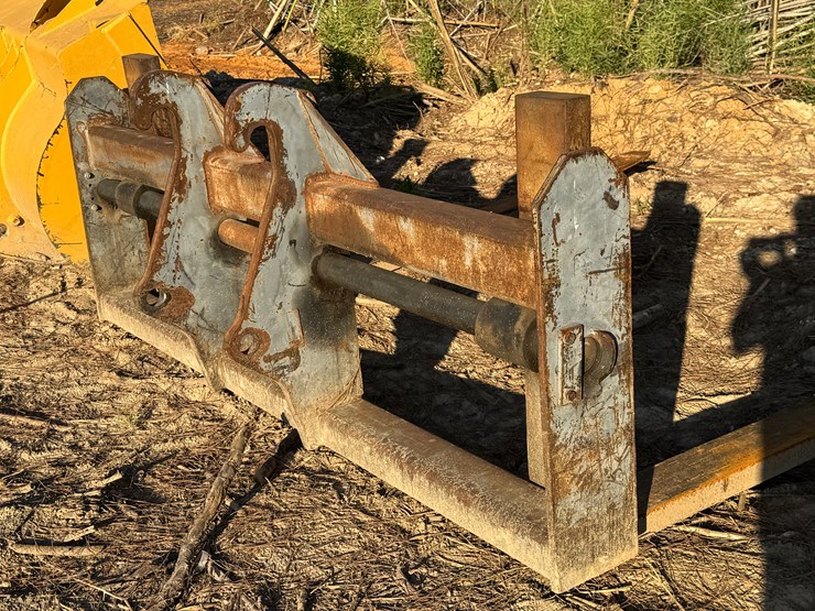 caterpillar-it28f-image-1