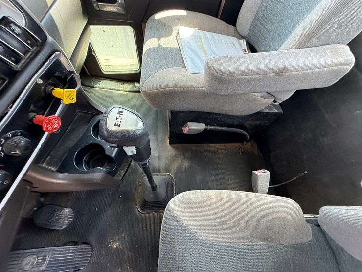 2009-kenworth-t800-image-18
