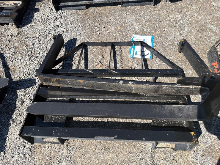 #814-•-agt-48”-skid-steer-pallet-forks-image-1