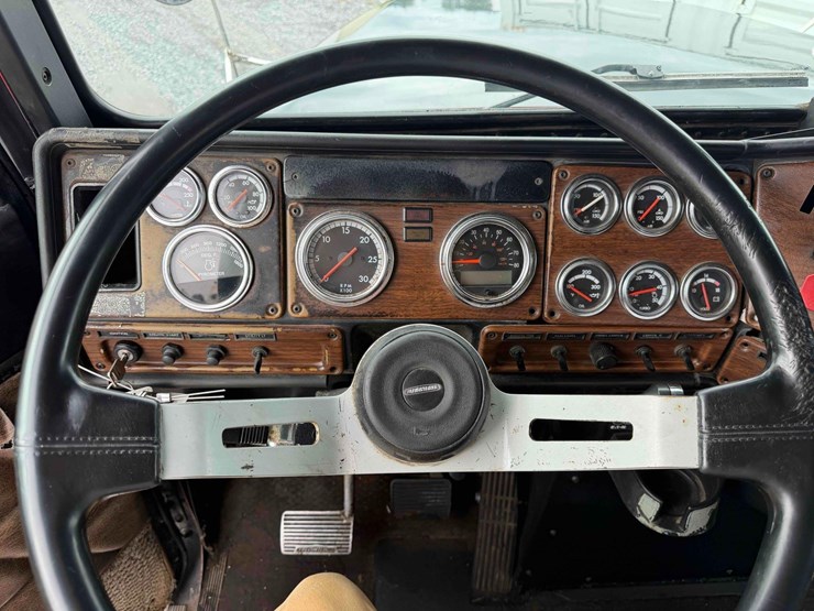 2006-freightliner-tri-axle-dump-image-23