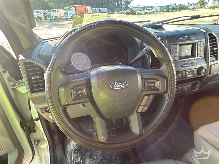 2022-ford-f350-image-12