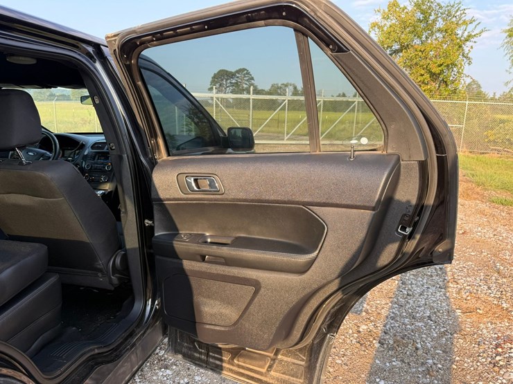 2018-ford-explorer-image-38