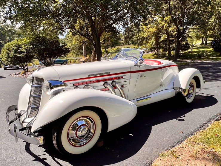 1936-auburn-852-supercharged-boattail-speedster-image-1
