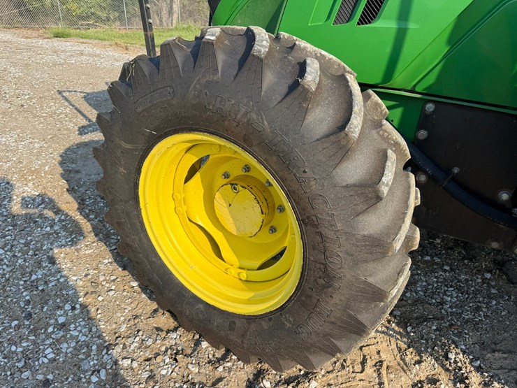 2017-john-deere-6110m-image-8