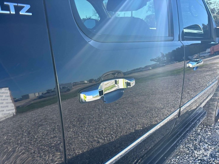 2009-chevrolet-avalanche-4x4-crew-cab-pickup-truck-image-21