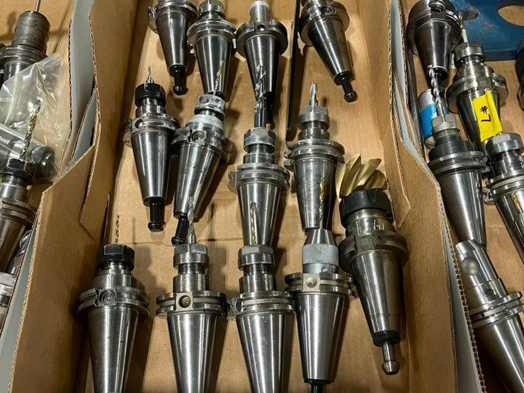 (13x)-cat-40-taper-tool-holders-image-1