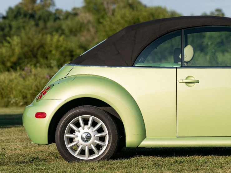 2005-volkswagen-new-beetle-gls-convertible-16,500-original-miles-image-4