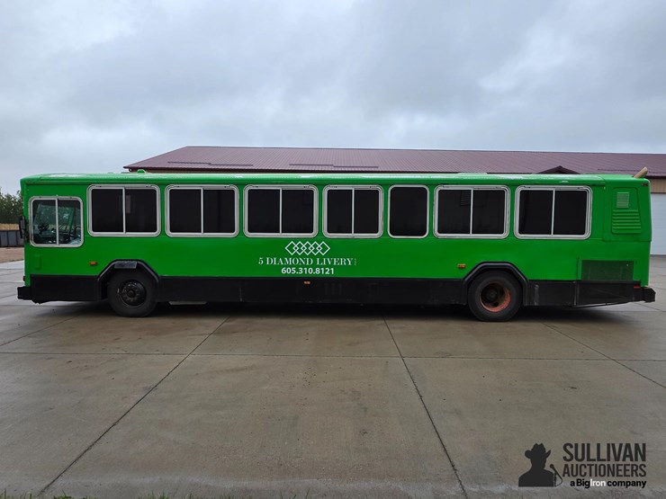 2000-gillig-party-bus-image-8