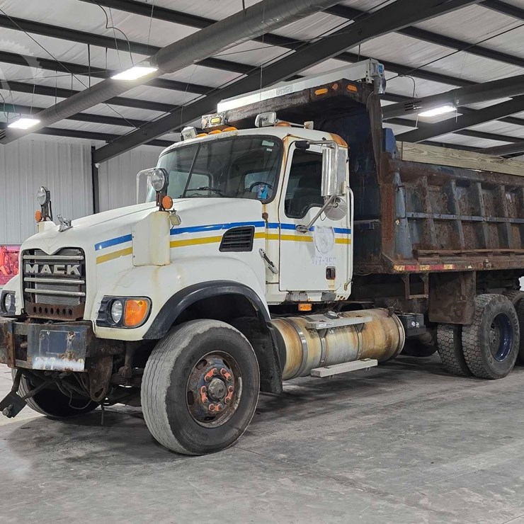2005 MACK GRANITE CV713