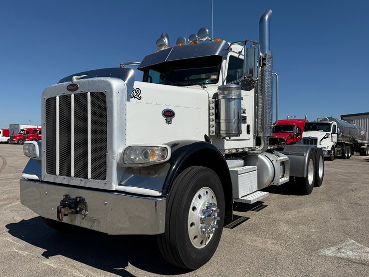 2020-peterbilt-389-image-2