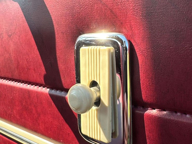 1947-ford-super-deluxe-sportsman-image-144