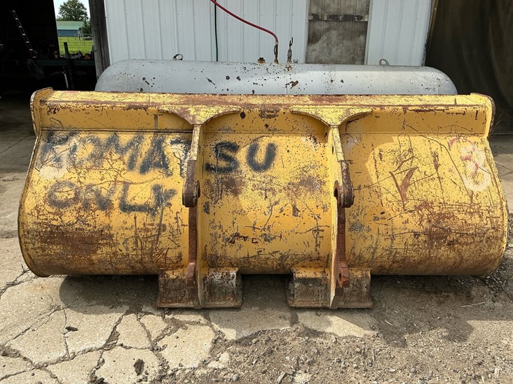 #320-•-komatsu-quick-coupler-wheel-loader-bucket-attachment-image-1