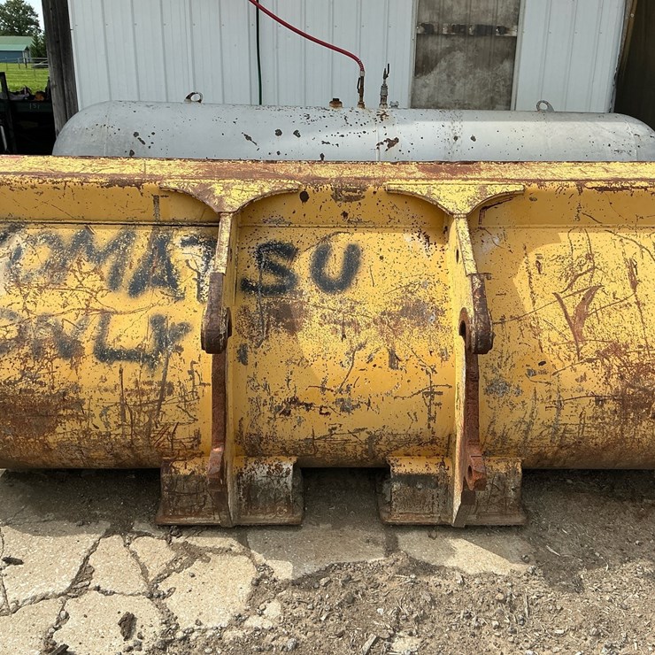 #320 • Komatsu Quick Coupler Wheel Loader Bucket Attachment