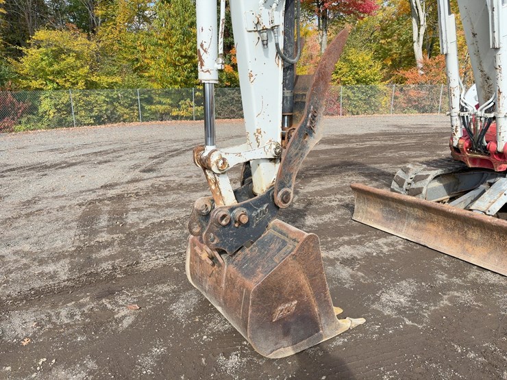 2017-takeuchi-tb290-image-13