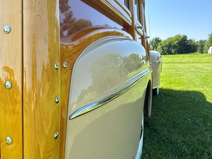 1947-ford-super-deluxe-woody-wagon-image-39