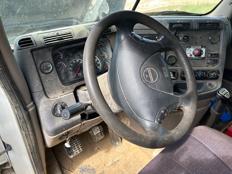 2016-freightliner-cascadia-125-image-76
