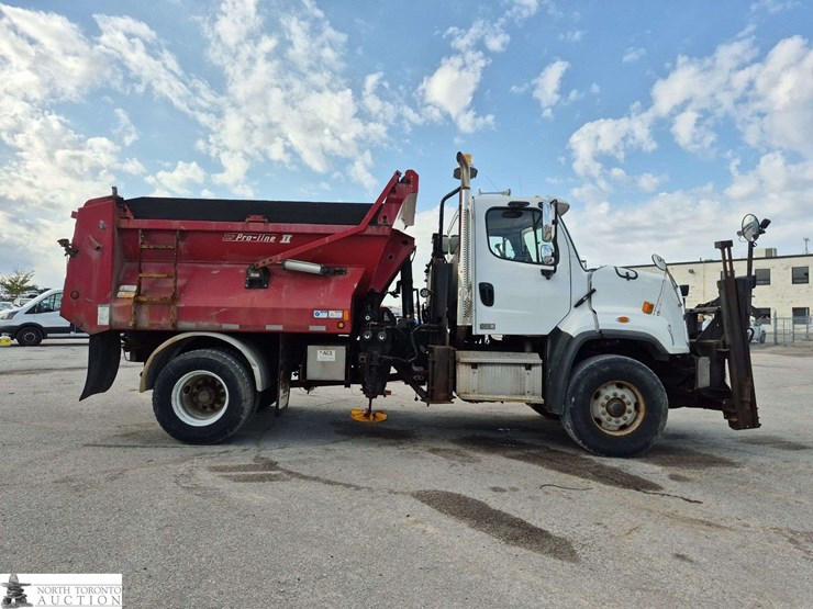 2014-freightliner-108sd-image-4