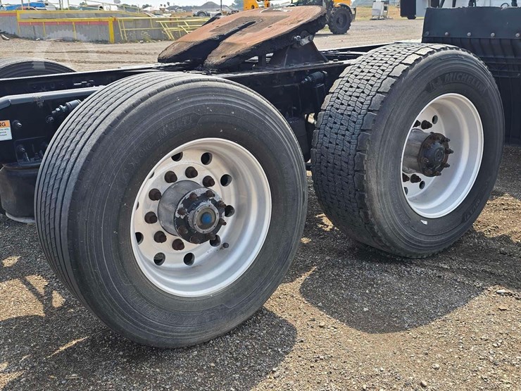 2018-freightliner-cascadia-125-image-16