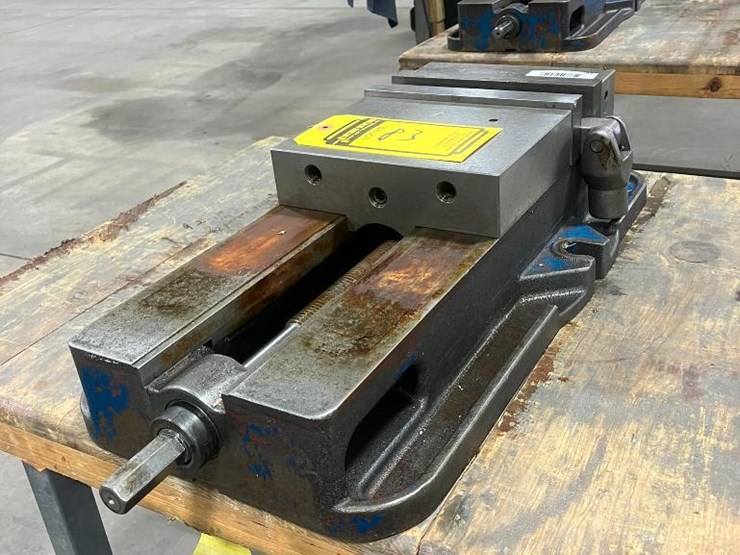gs-8"-milling-vise-image-1