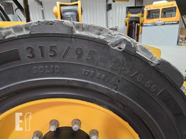2018-caterpillar-tl943d-image-27