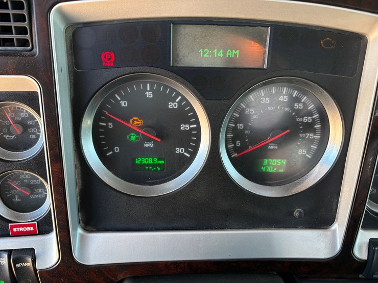 2013-kenworth-t800-image-10