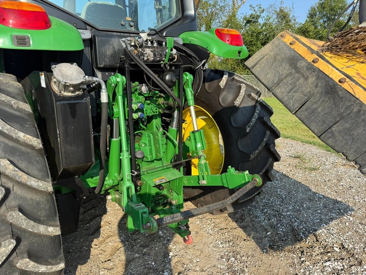 2017-john-deere-6110m-image-19