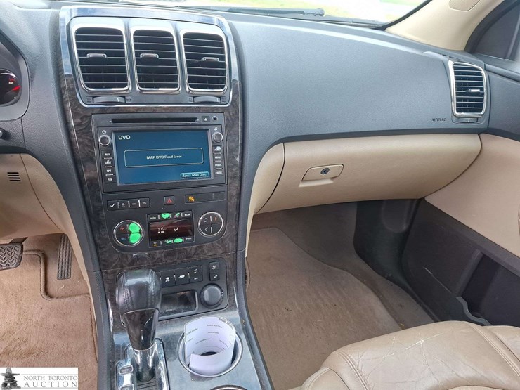 2011-gmc-acadia-image-12