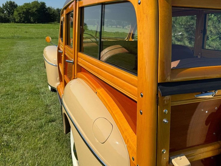 1947-ford-super-deluxe-woody-wagon-image-32