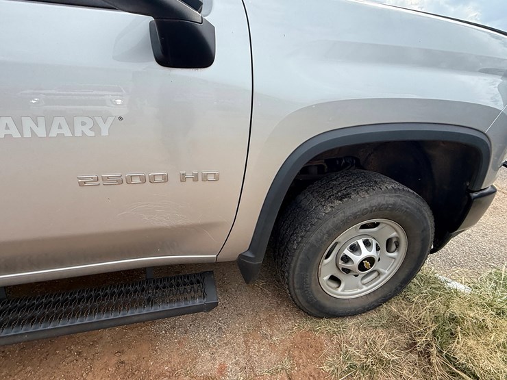 2021-chevrolet-silverado-2500hd-image-6