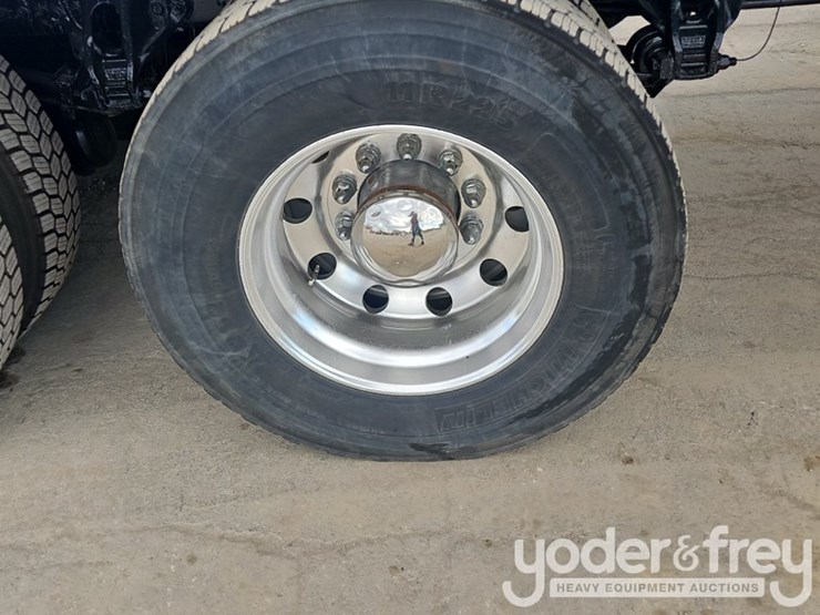2017-kenworth-t880-image-10