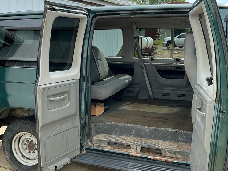 2009-ford-e350-image-18