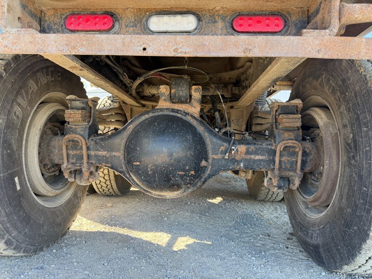 2016-freightliner-114sd-image-31