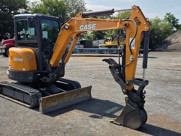 2018-case-cx37c-image-2