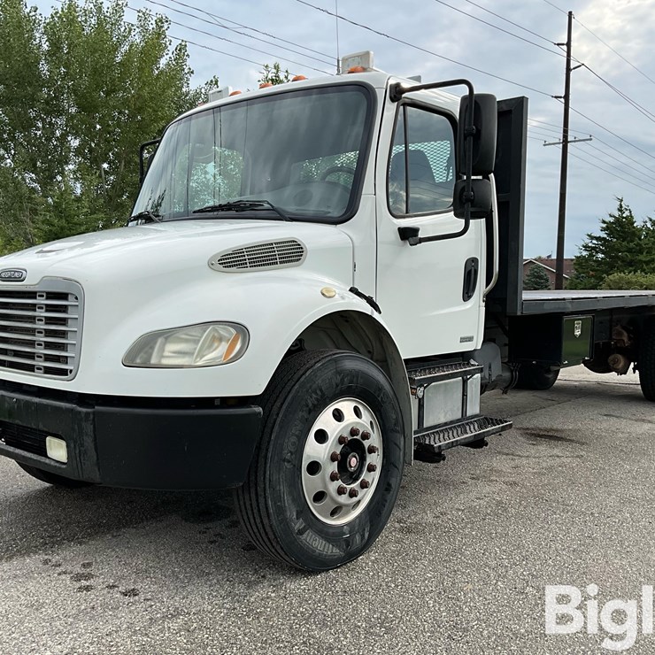 2005 FREIGHTLINER M2 106