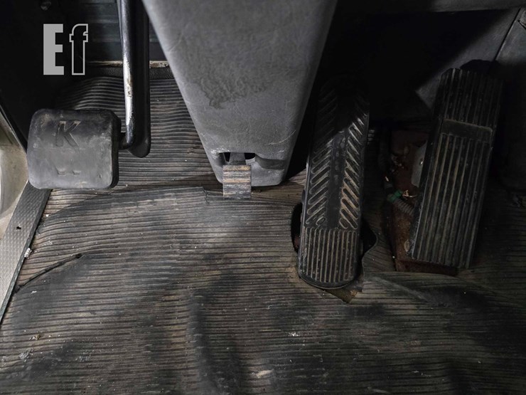 2004-kenworth-t800-image-11