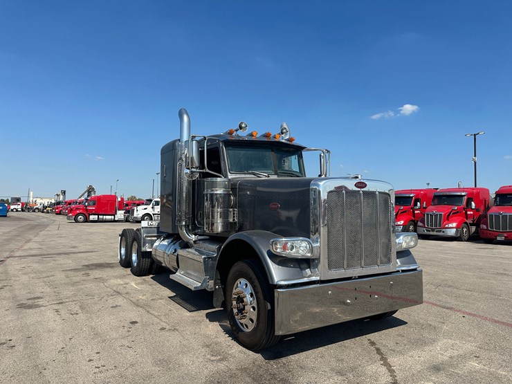 2016-peterbilt-389-image-8