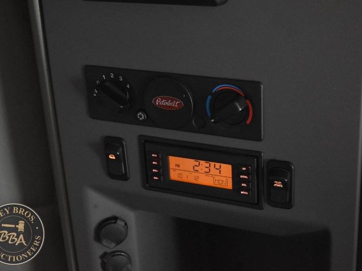 2014-peterbilt-579-image-56