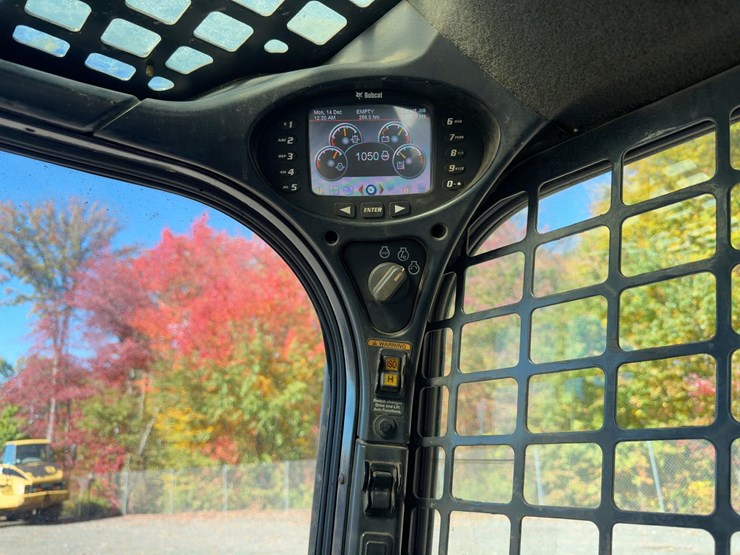 2016-bobcat-s850-image-21