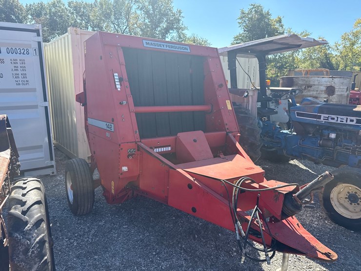 massey-ferguson-142-image-3